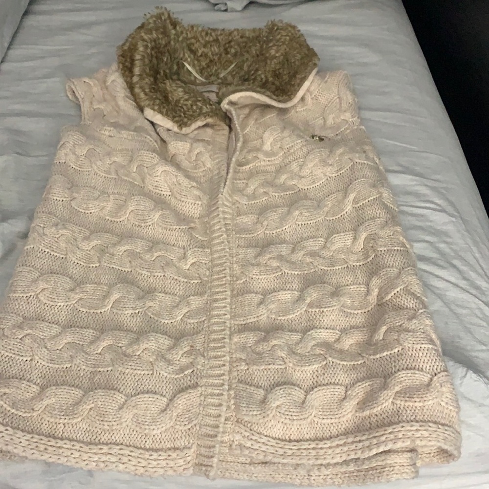 Beige knit faux fur collar knit vest
